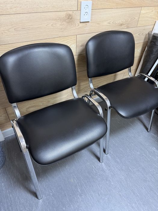 Стулья офисные или в студию