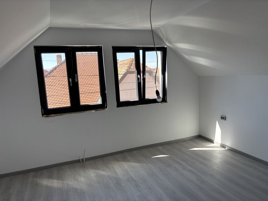 Casa 4 camere , 150 mp utili +Curte 210 mp.Zona||Lupeni