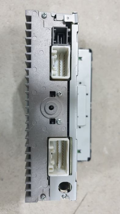 Продаетса автомагнитола с гарантией .