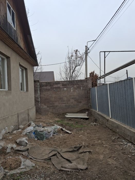 Дом продается, местоположение отличное.