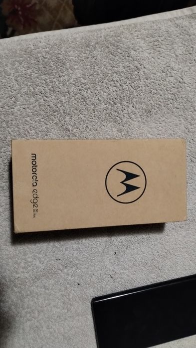 Продавам Motorola edge 30 ultra