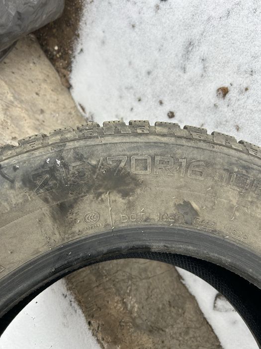 Шина шипы 215/70/16.