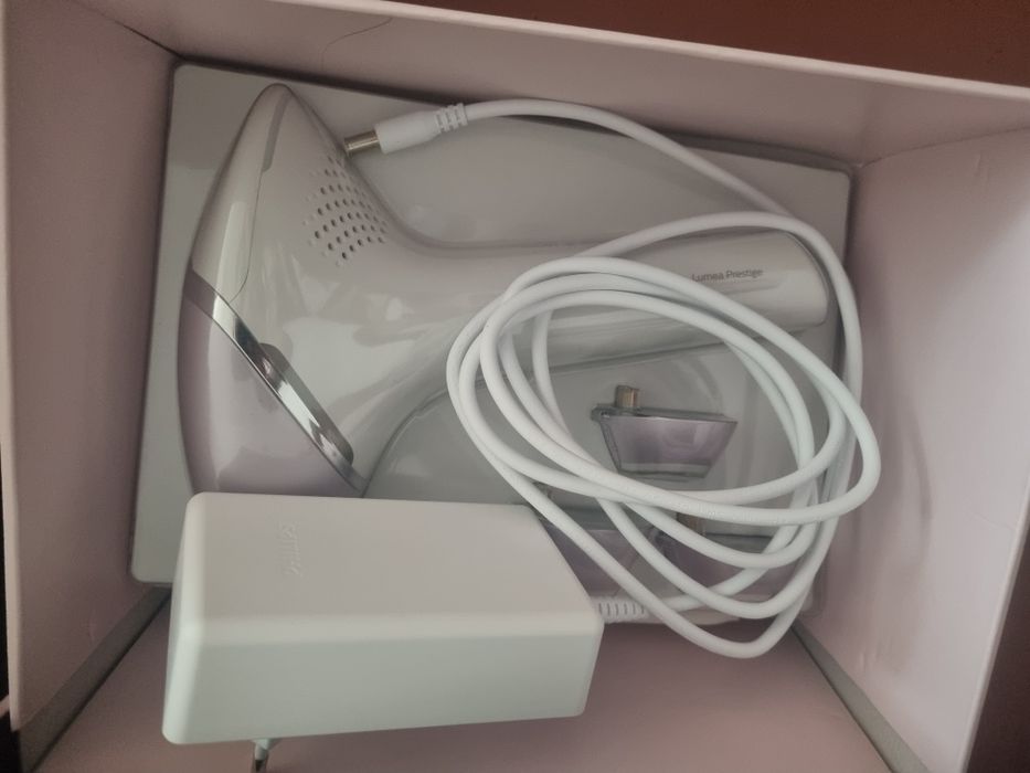 Epilator IPL Philips Lumea Seria 8000 BRI947