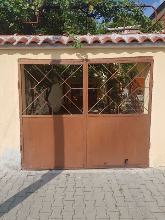 Метални врати гаражни плюс входна врата