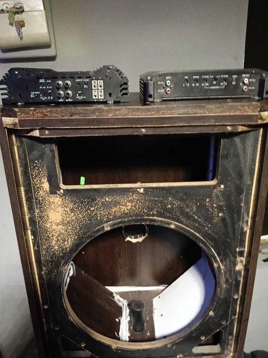 Vand boxe auto cu stați