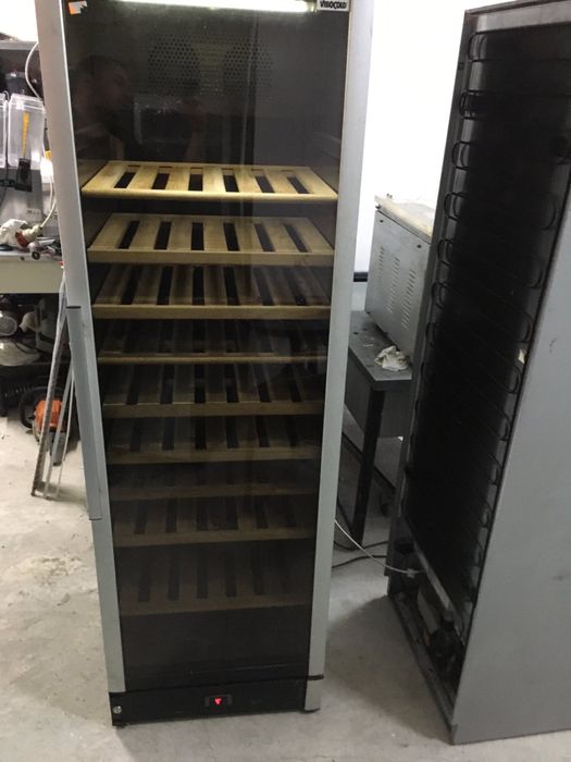 Хладилна витрина за вино