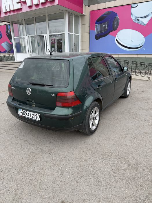 Продам машину фольцваген гольф автомат корбка
