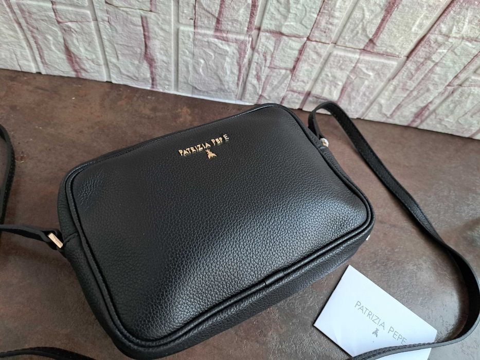 дамска черна чанта,Patrizia Pepe,малка чантичка-естествена кожа
