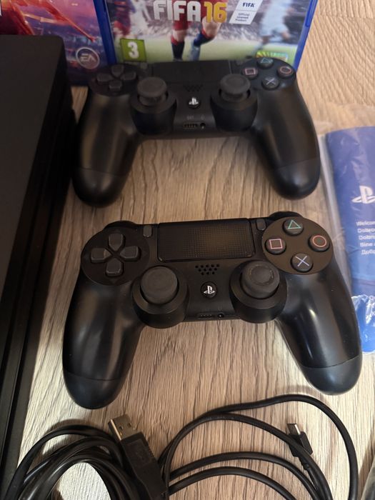 PS4 pro с 2 джойстика плюс 15 диска , пс4 про, плейстешън 4 про