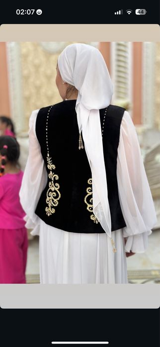 Ақ көйлек пен қара кәжөки сатылады