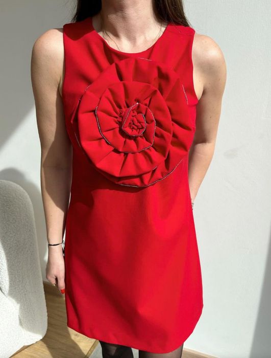 Къса рокля в червено