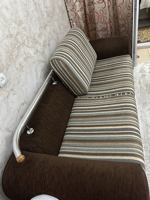 Продам мебель с двумя креслами