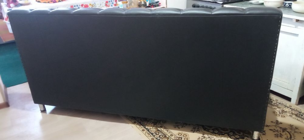 Kojanniy divan sotiladi