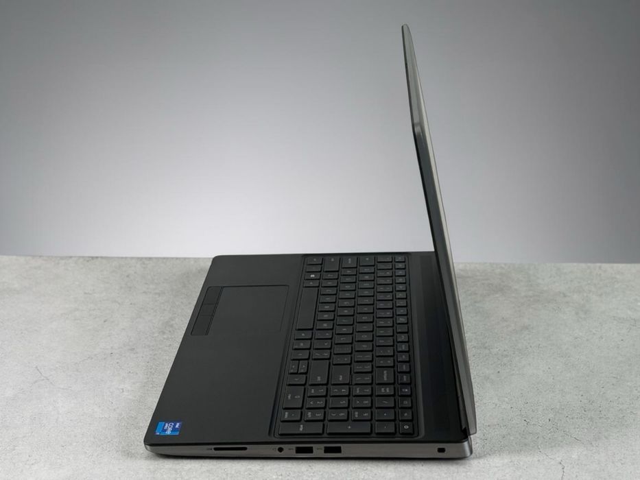 Dell Precision 7560 15,6 4K UHD i7-11850H 32RAM 512GB SSD RTX A3000 Перфектен! Гаранция!