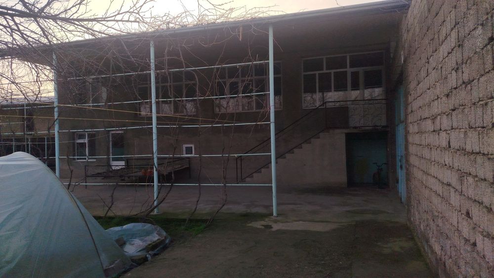 Аренда участка лаеле махалла 3 хона 15 сотка