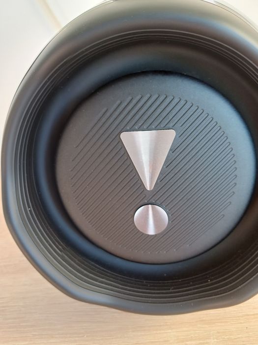 Vând boxa jbl bombox 3
