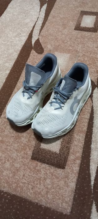 Adidasi On cloud  running