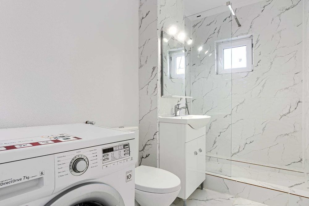 Inchiriez apartament 3 camere zona Piata Mihai Viteazul Arad