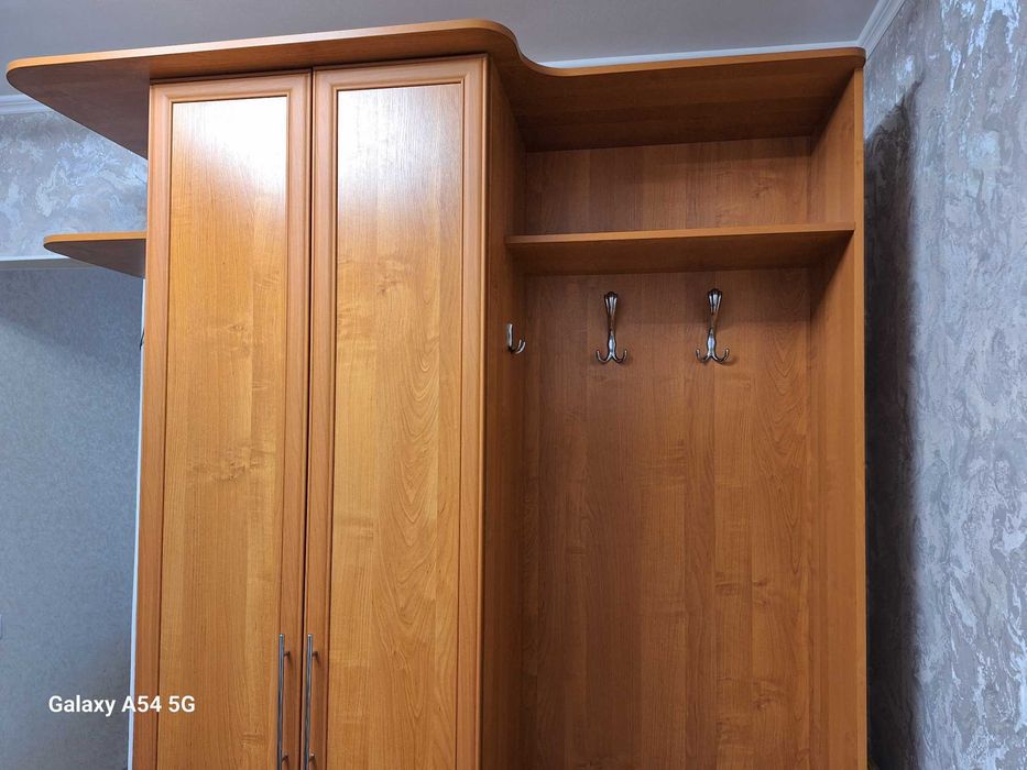 Прихожая с тумбой