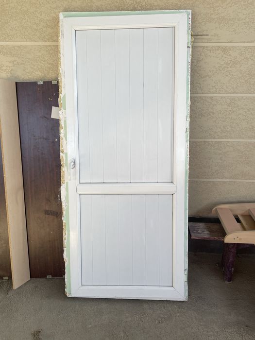 Пластик есык сатлады