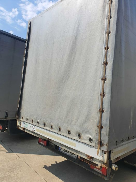 Autoutilitara Iveco Daily 35 C15 cu prelata