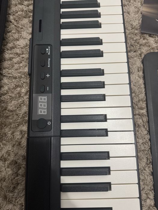 Срочно Синтезатор продам в идеальном состояний