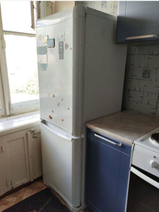 Продам  холодильник indesit
