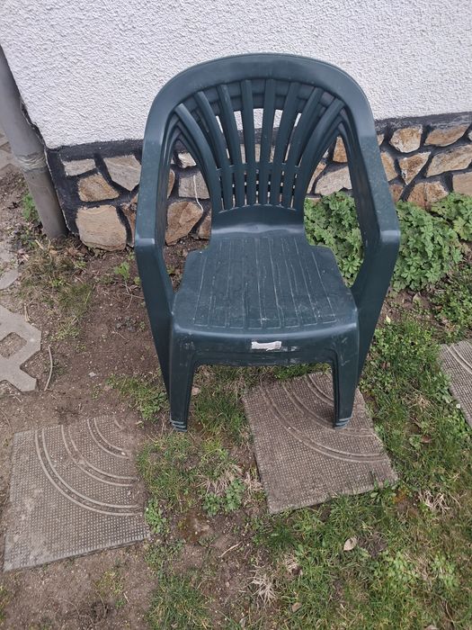 Пластмасови столове