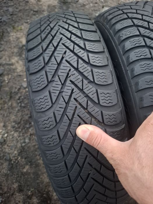 Vand 2 anvelope 165 70 14 pireli m+s mixte bune