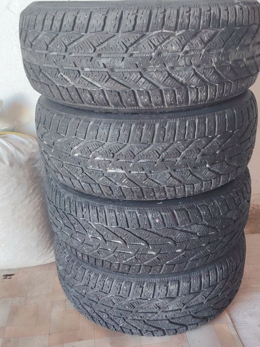 Продам зимнию резину 215,55,16 в