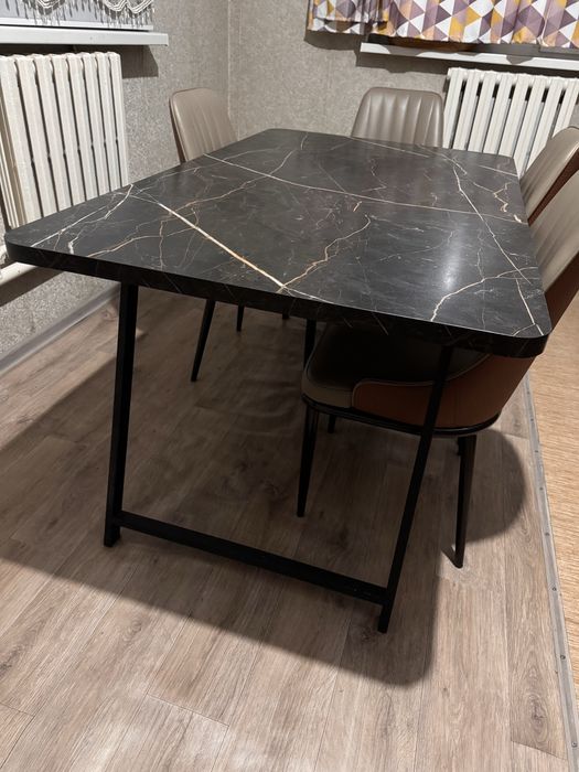 Продам кухонный стол