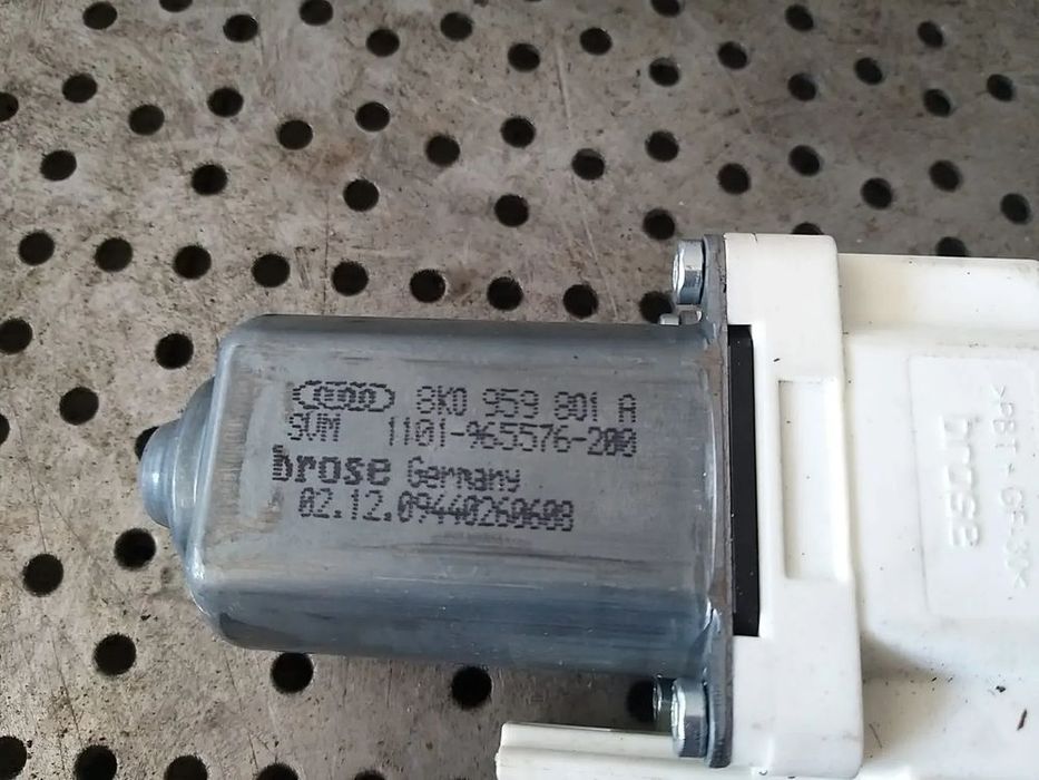 Motoras macara stanga fata audi a4 b8 8k 8k0959801a 966935200 7746026820