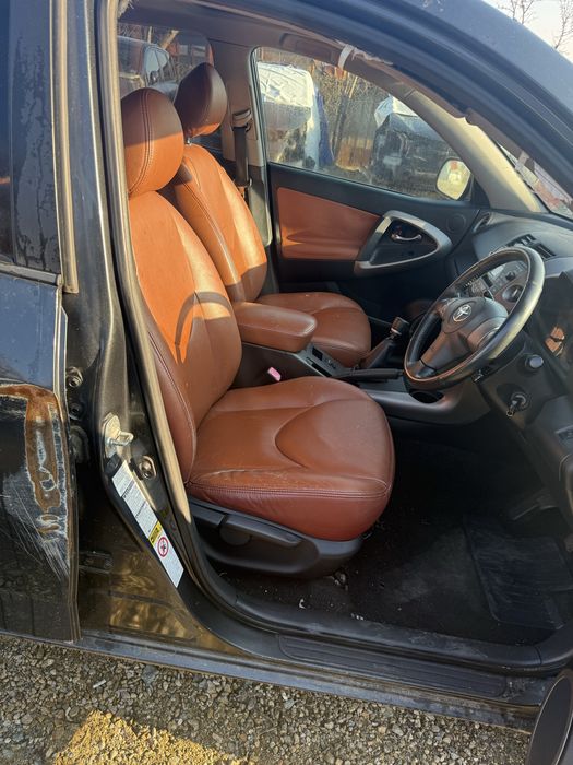 Кожен салон рав 4