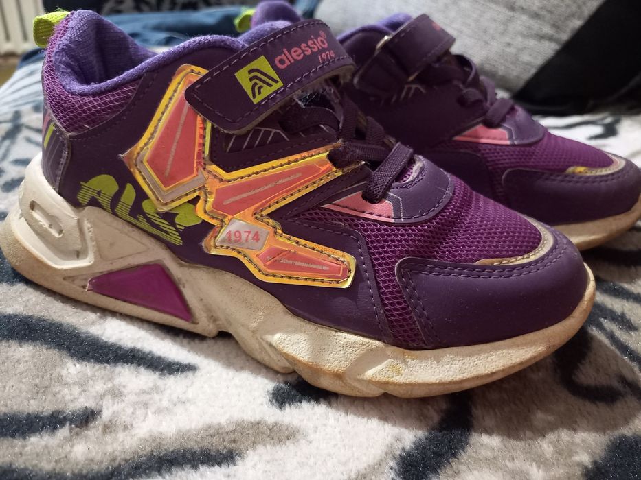 Кроссовки на девочку