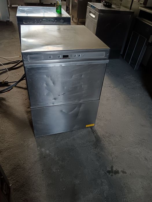 Професионална съдомиялна машина Electrolux