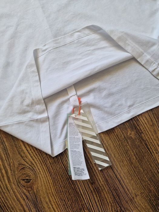 Страхотна мъжка тениска OFF WHITE  размер L / XL,нова
