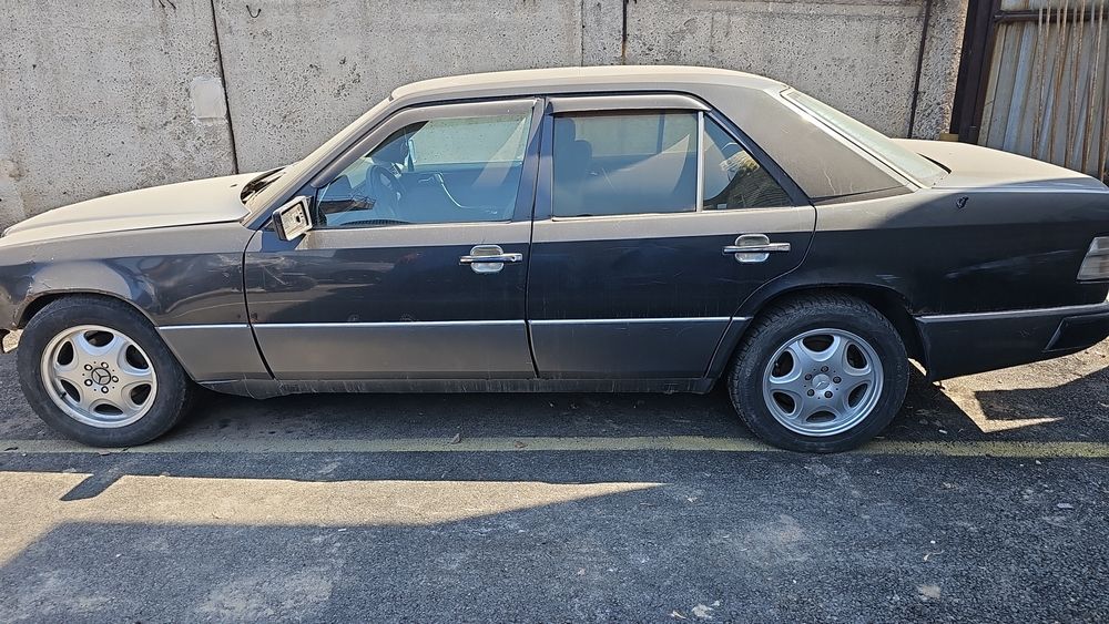 Продам на запчасти мерс