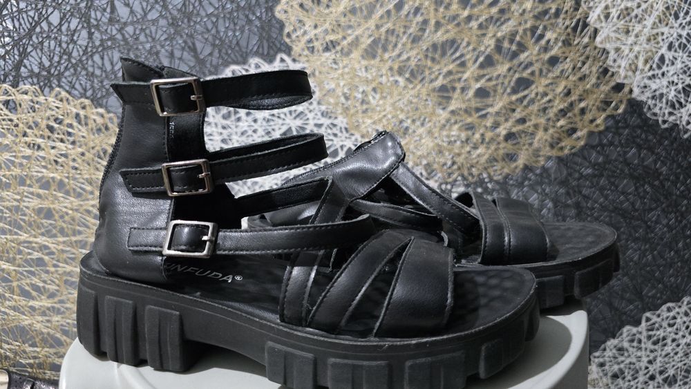 Распродажа стильной обуви