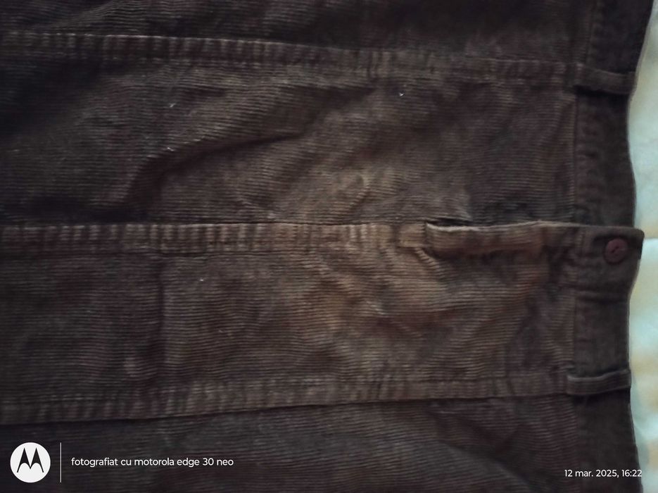 Fusta raiat, maro, superbă, talie