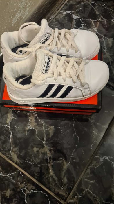 Кецове за момче бели