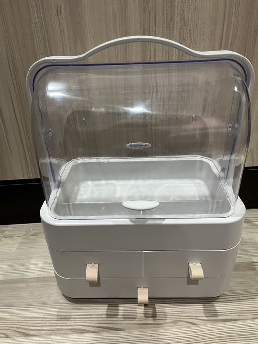 Органайзер за козметика