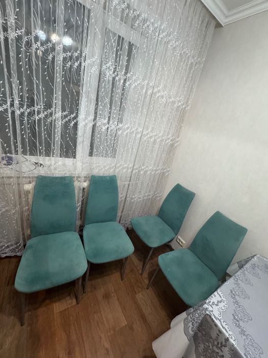 Продам 4 стула для кухни