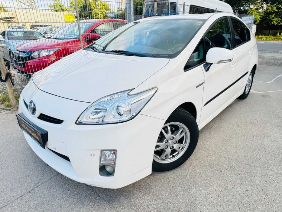 Inchirieri auto masina Rent a Car Toyota Prius Hybrid cutie Automata