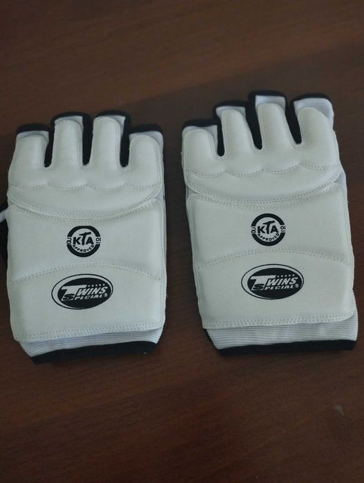 Перчатка для таэквондо