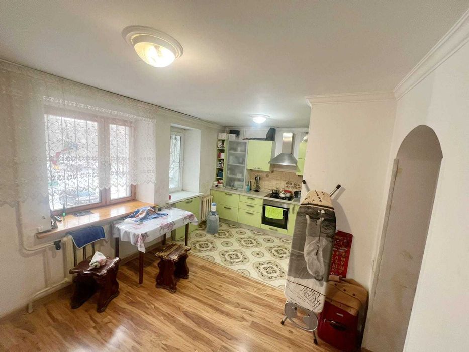 Продам 3х комнатную квартиру в кирпичном доме. Центр, правый берег.