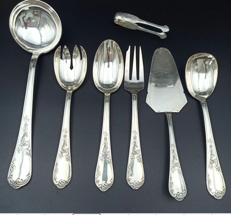 Tacimuri argintate 107 piese-12 persoane