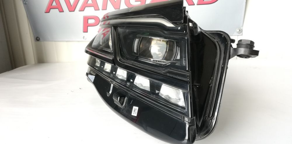 Десен и ляв фар VW Touareg 3 (2018-2024)