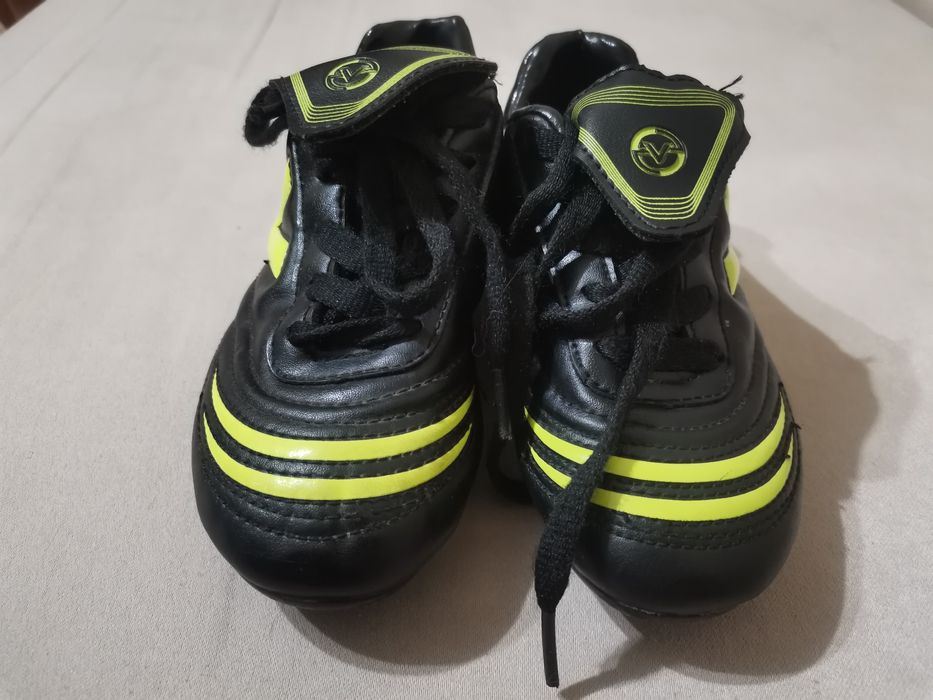 Бутонки за футбол Victory