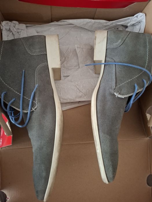 Продавам сиви обувки