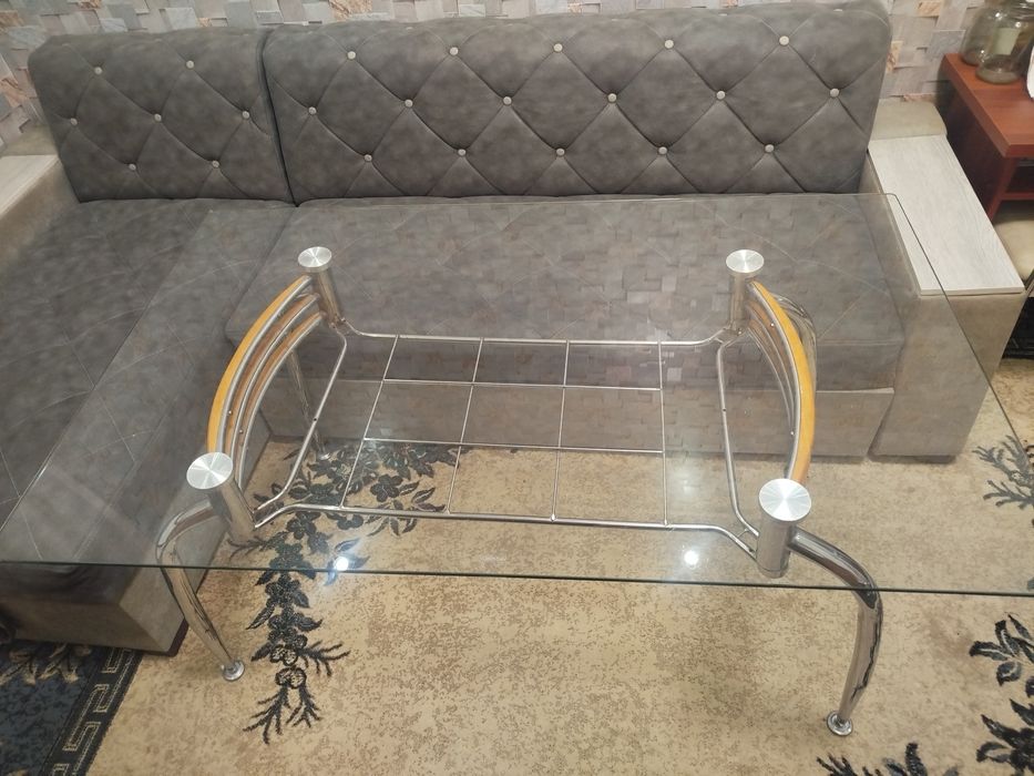 Срочно!! Стеклянный стол с 6 стулами